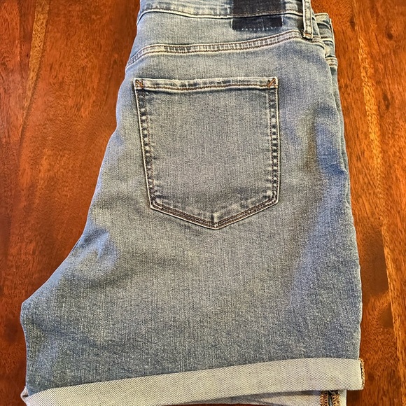😎A.N.A. Distressed Jean Shorts - Picture 6 of 7